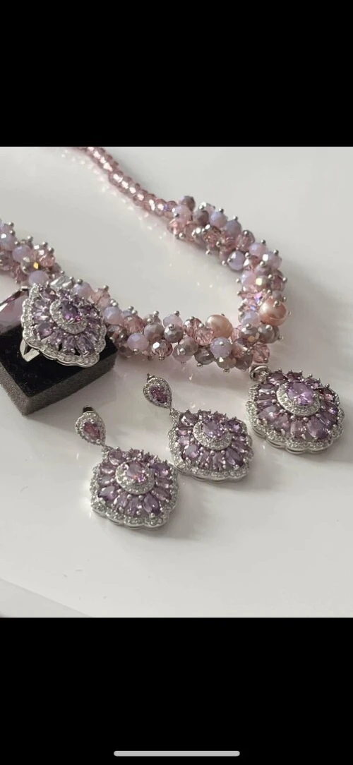 Bijoux de luxe en perles Johar et pierres naturelles