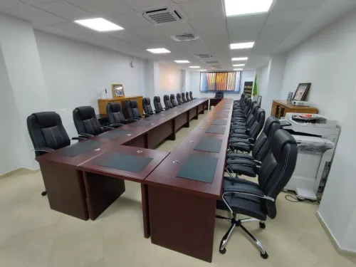 DES TABLE DE REUNIONE 