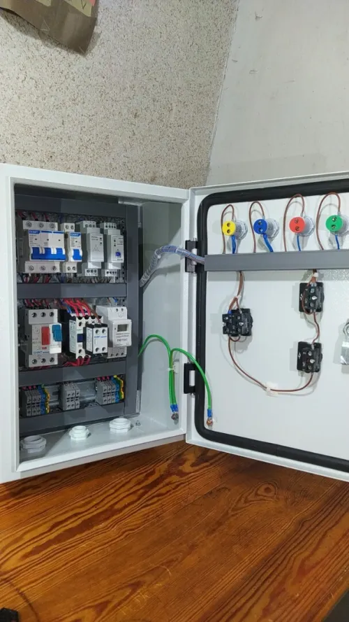 Armoire électrique de commande pour pompes AUTO / MANUEL   خزانة كهربائية للتحكم في المضخات  AUTO / MANUEL