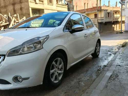 Peugeot 208 2015 Silver Line