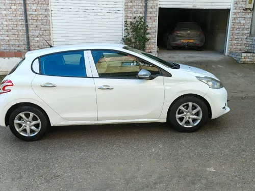Peugeot 208 2015 Silver Line