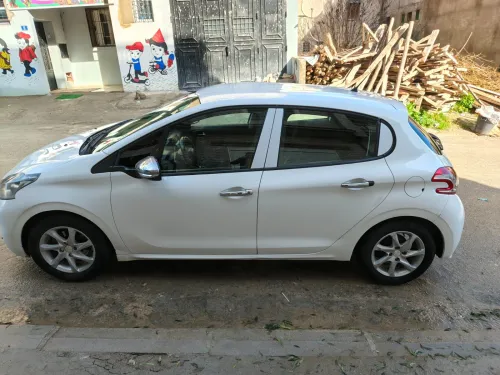 Peugeot 208 2015 Silver Line