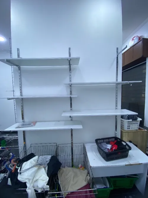 Étagère et support vêtements