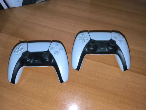 ps5+2manette originale + les kable originale