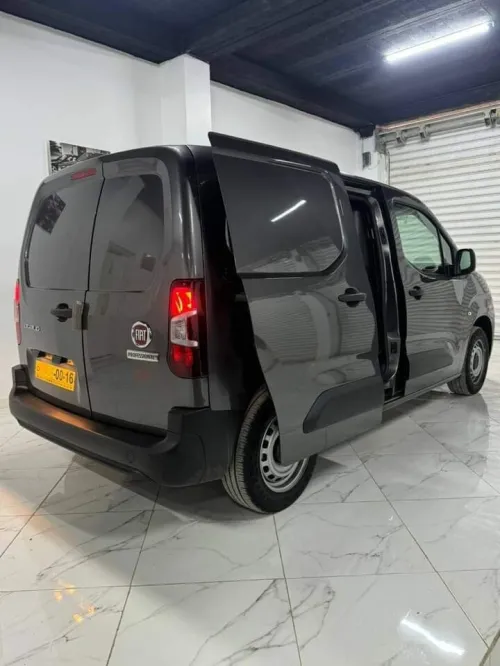 Fiat Doblo 2024 00 klm-Gris Souri-italien