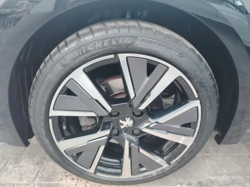 Peugeot 208 2024 GT