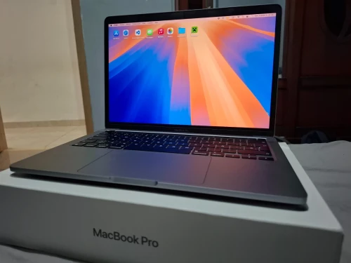 Macbook Pro 13 pouces M2 2022 RAM 8GB SSD 256 GB Touch bar