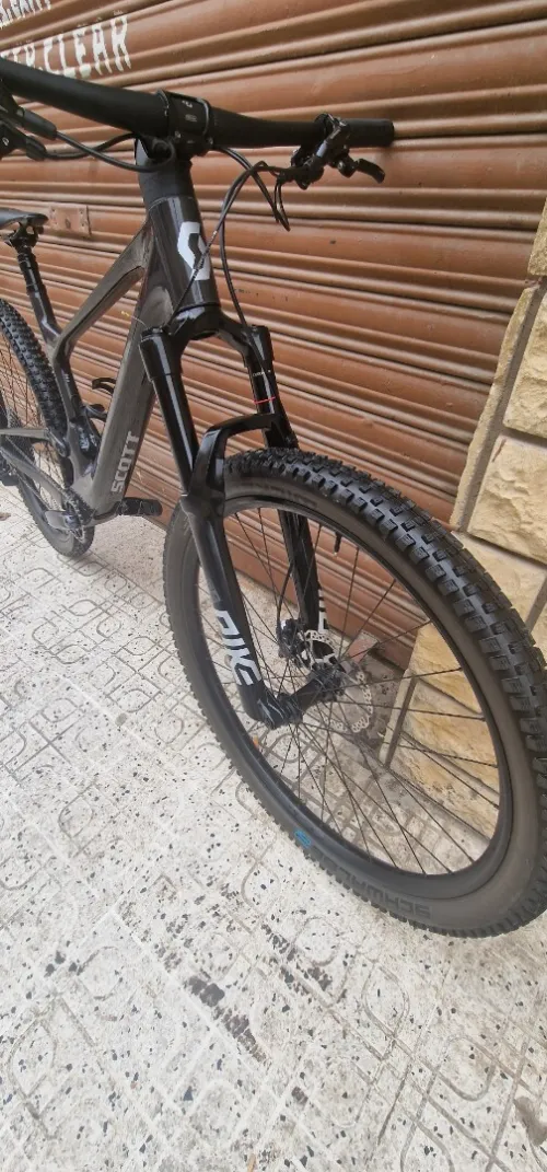 Vélo scott spark rc carbon 2025