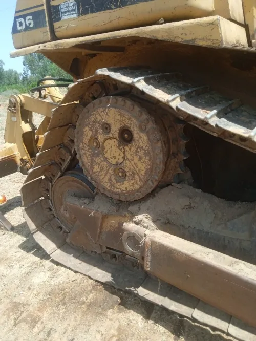 Caterpillar D6h bulldozer 2001