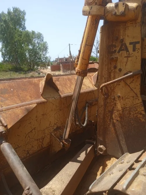 Caterpillar D6h bulldozer 2001