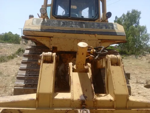 Caterpillar D6h bulldozer 2001