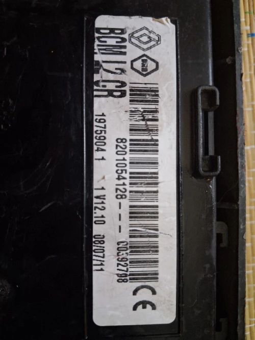 > Boîtier BCM Renault Dacia - Référence 8201054128