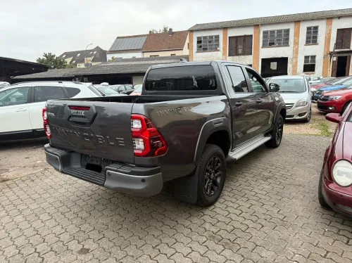Toyota HILUX 2025 INVINCIBLE