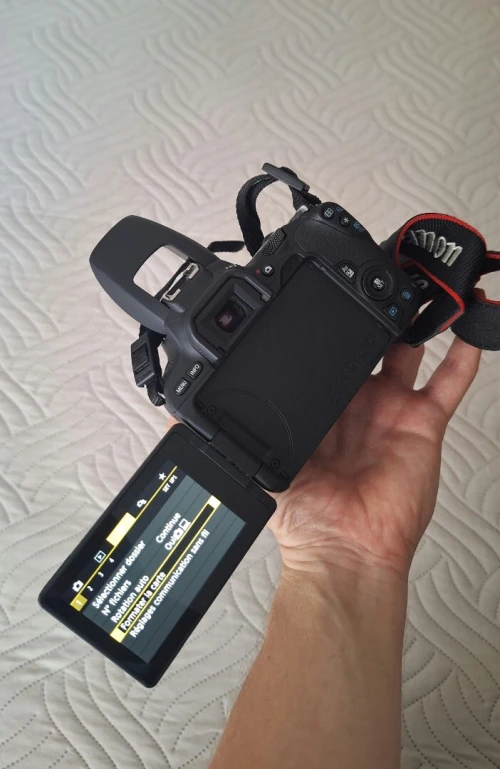 Canon 200D / SL2