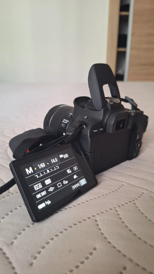 Canon 200D / SL2