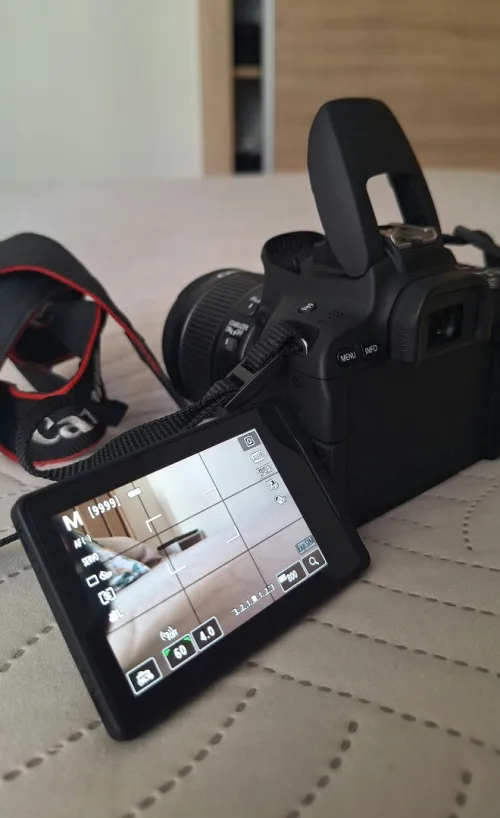 Canon 200D / SL2
