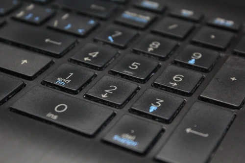 HP LAPTOP 15 I5-8250U 8GB 256GB SSD ECRAN 15"HD TACTILE 