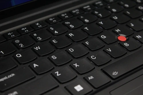 LENOVO THINKPAD X1 CARBON ULTRA 7 165U 32GB 512GB SSD 14 3K OLED
