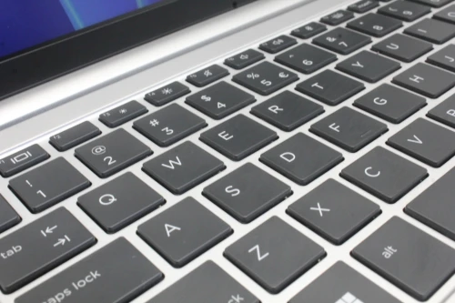 HP ELITEBOOK  830 G11 ULTRA 7 165U 32GB 512GB SSD ECRAN 13 FHD