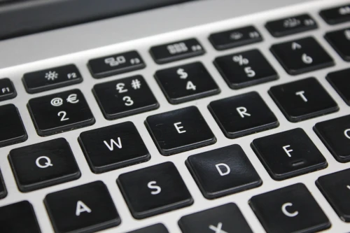 MACBOOK PRO 2015 I7 16GB 256GB SSD 15 3K
