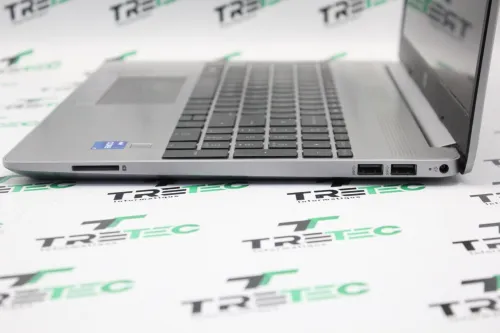 HP 250 G9 I7-1255U 16 GB 512 GB SSD FHD 15"