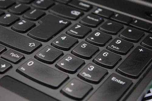 LENOVO THINKPAD E580 I7-8550U 8GB 256GB SSD FHD 15" AMD Radeon 500