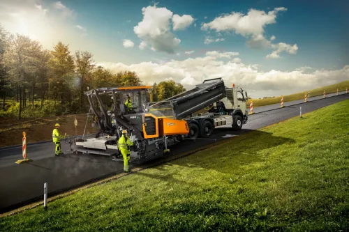 FINISSEUR sur chenille ABG 6820  AMMANN
