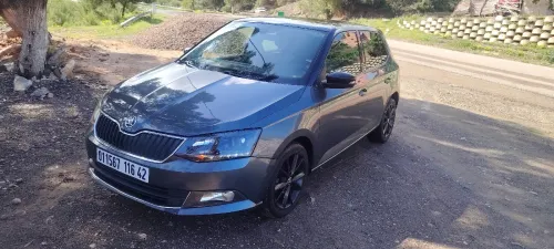 Skoda Fabia 2016 Style (avec toit panoramique)