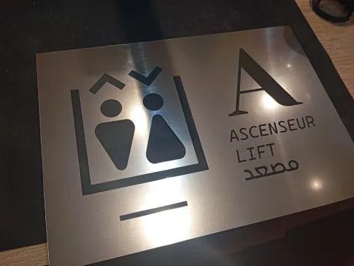 Fabrication Plaque Porte Bureau / Entreprise - Signalétique PMMA