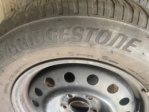 pneu et Jante Bridgestone  215/70/16