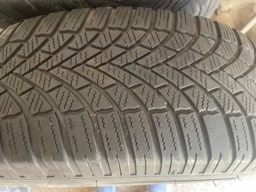 pneu et Jante Bridgestone  215/70/16