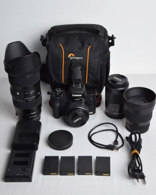 Canon M50 + 4 objectifs + 5 batteries