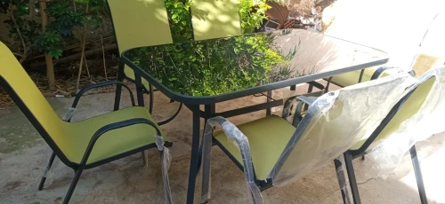 Table importation en verre trempé+ 6 chaises 