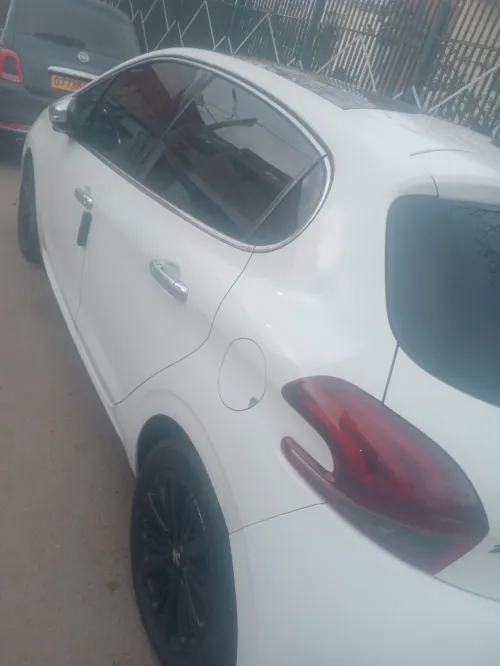 Peugeot 208 2015 Access Facelift