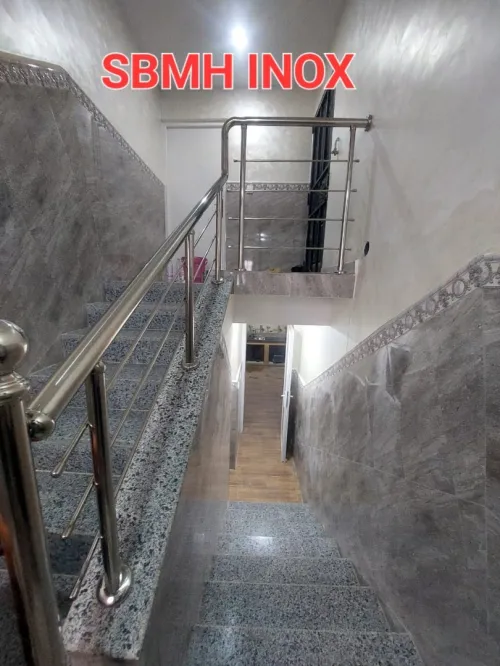 Rompe d'escaliers et garde corps en inox et en verre trempé 