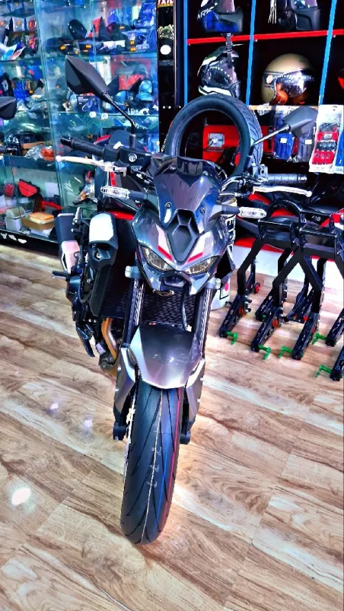 Kawasaki Z900 2025