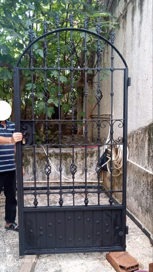 Porte en fer forgé