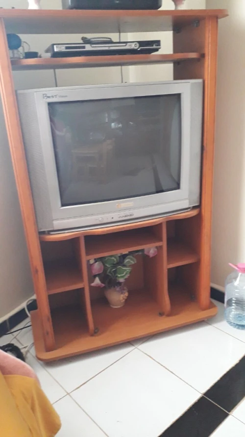 Télévision ENIE avec Table
