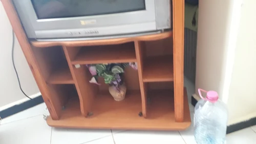 Télévision ENIE avec Table