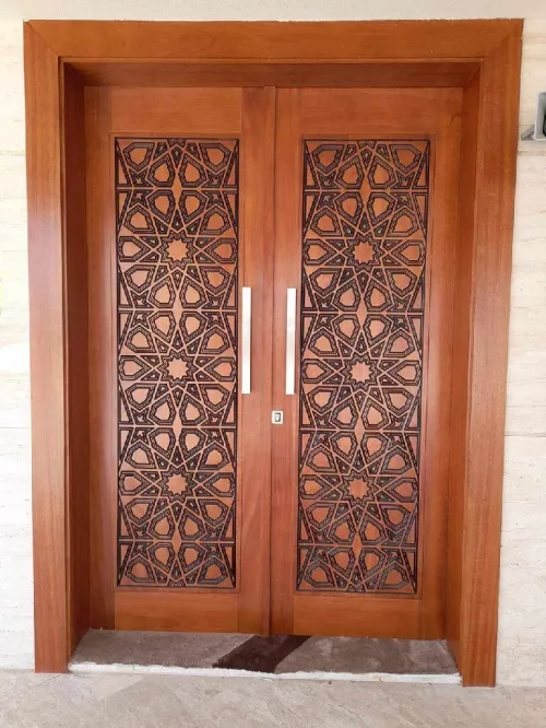 Porte sculpté 