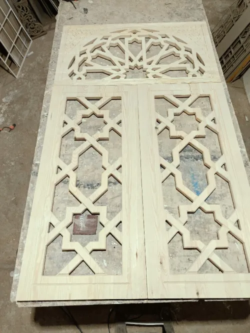 Porte sculpté 