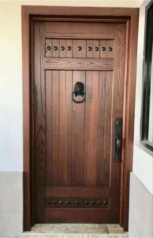 Porte sculpté 