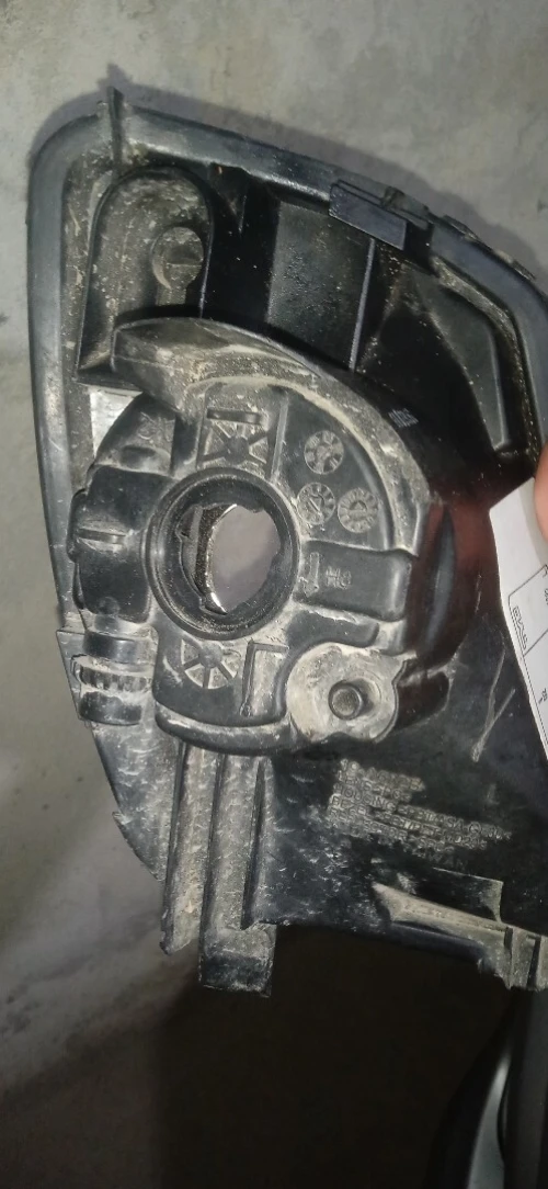 Anti brouillar 308 t7 ancien coté gauche ++ parchoce avant 308 t7 ancien 