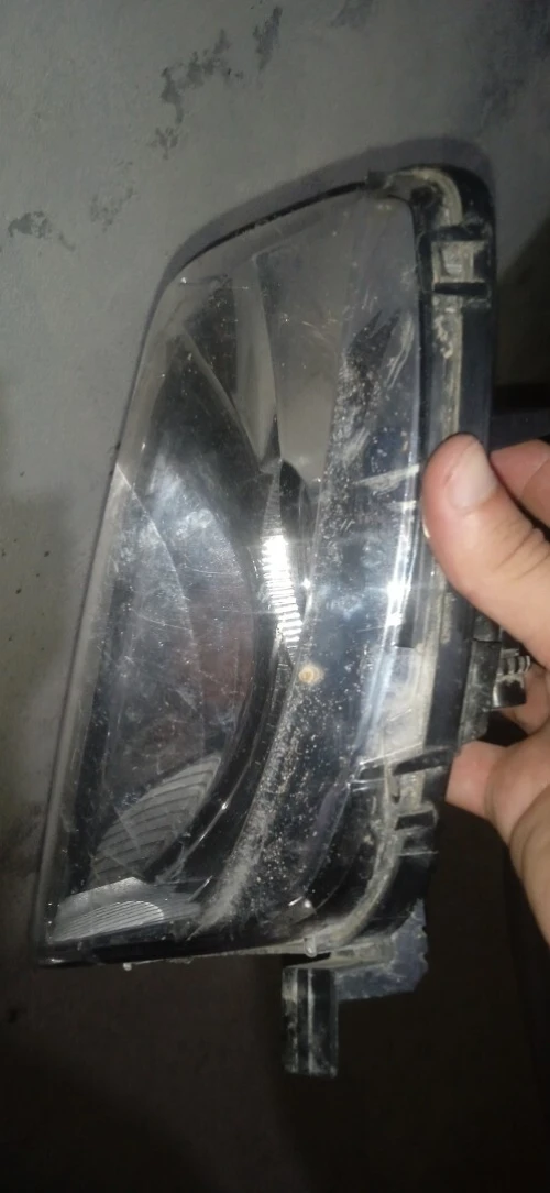 Anti brouillar 308 t7 ancien coté gauche ++ parchoce avant 308 t7 ancien 