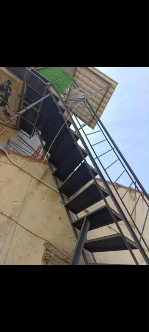 Escalier métallique - درج حديدي