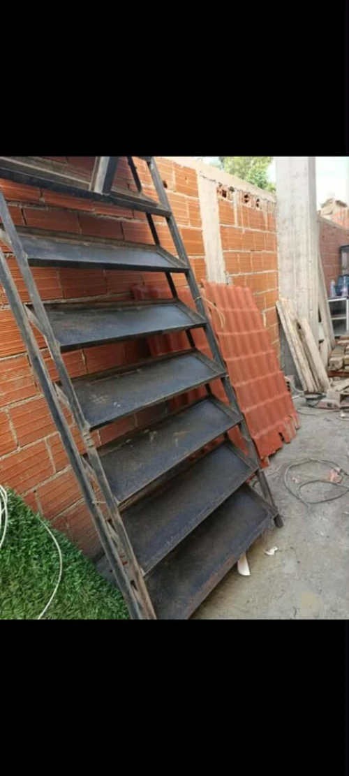 Escalier métallique - درج حديدي