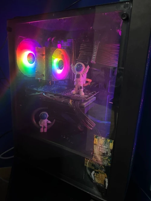 PC GAMER RX 5700 للبيع