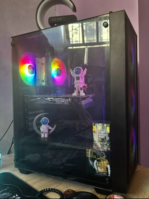 PC GAMER RX 5700 للبيع