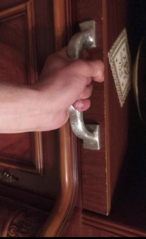 مقابض للابواب و النوافذ 