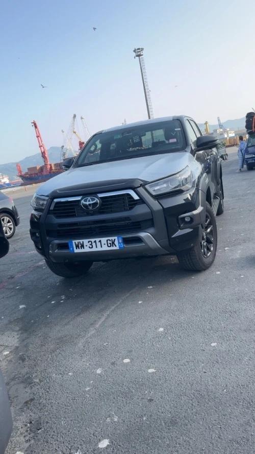 Toyota Hilux 2025 Invincible